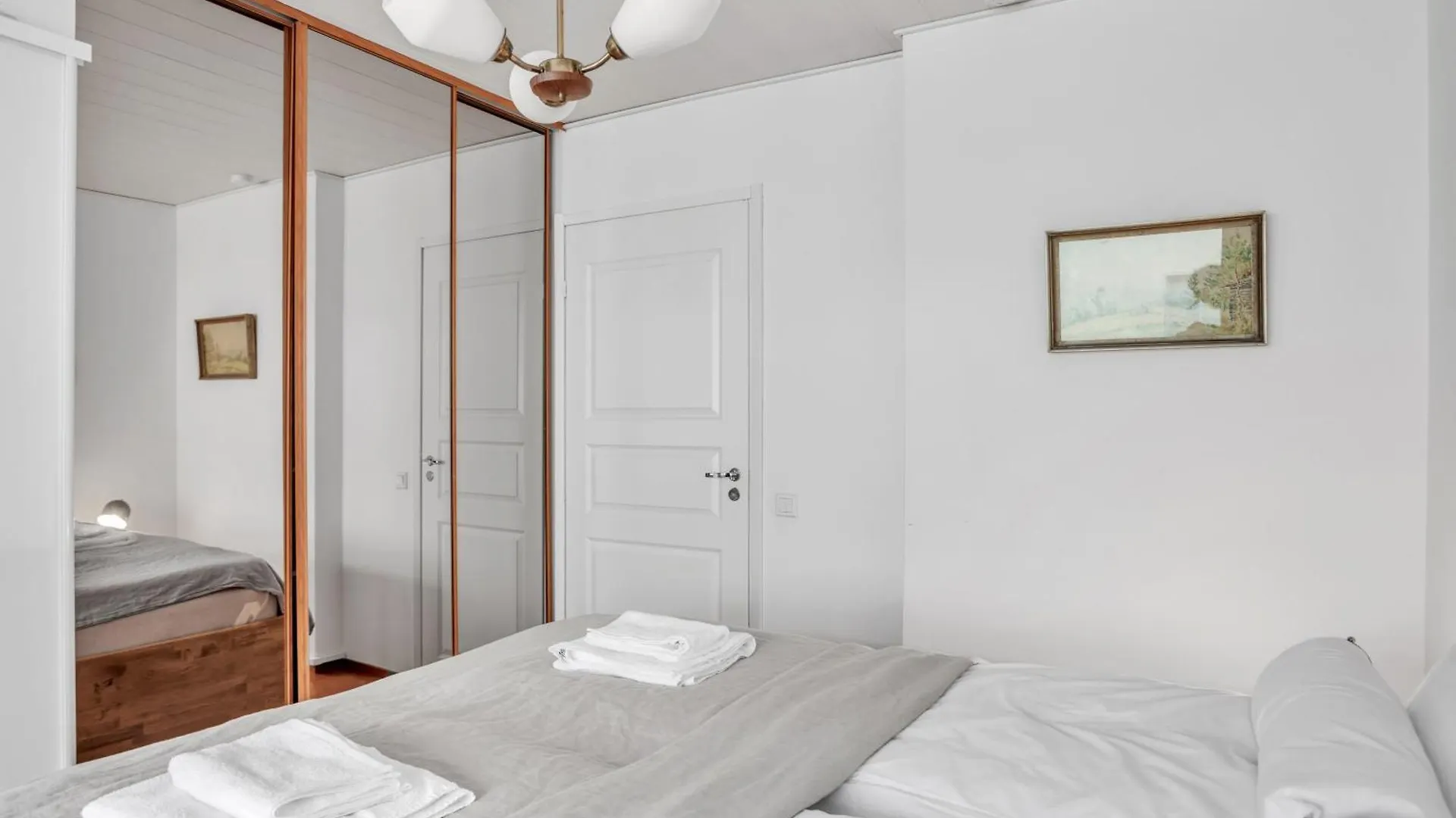 Design District W Free Parking Garage, Balcony, Netflix, 200M Tram&Bus Apartment Helsinki