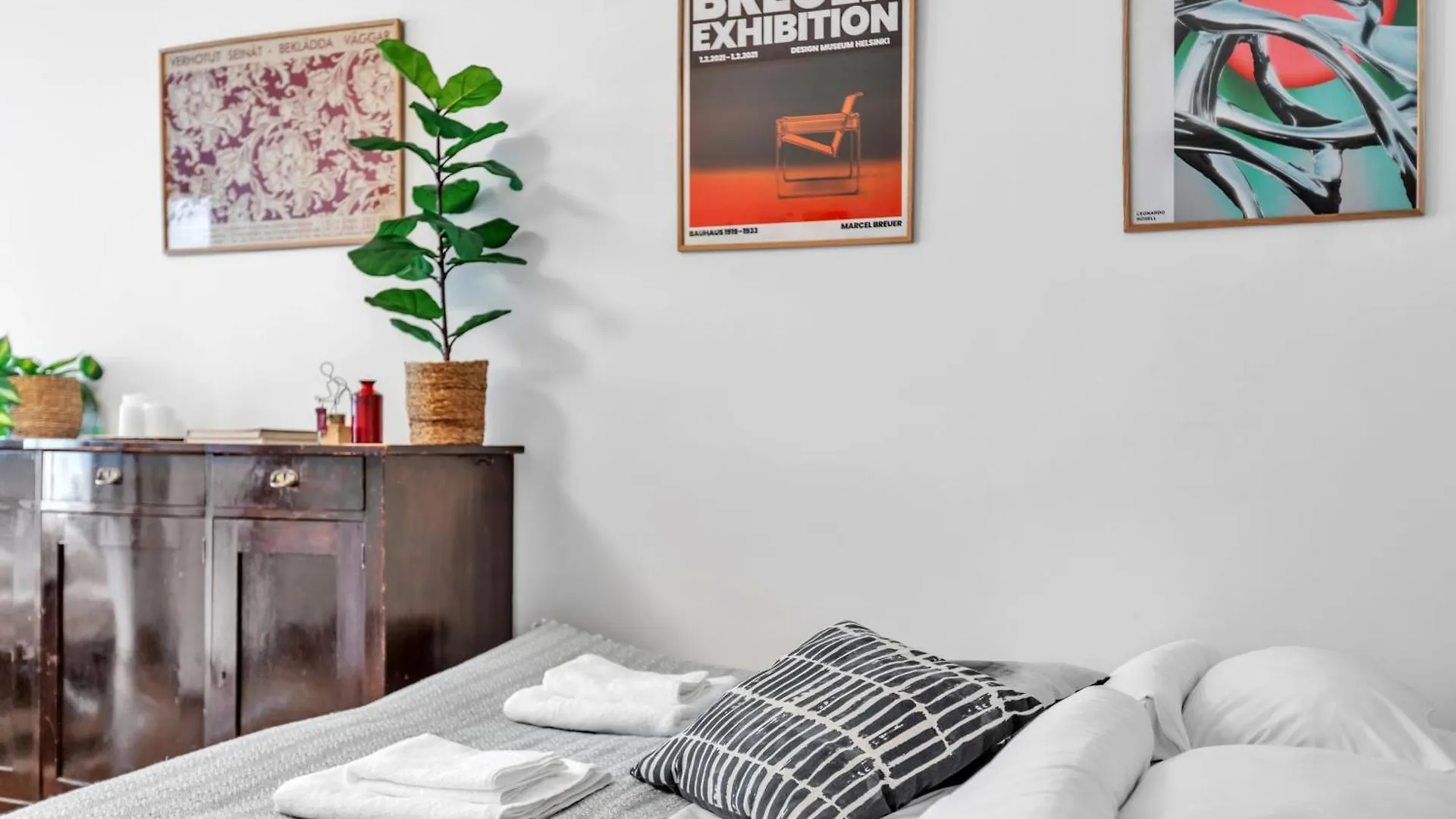 Design District W Free Parking Garage, Balcony, Netflix, 200M Tram&Bus Apartment Helsinki 0*,  Finland